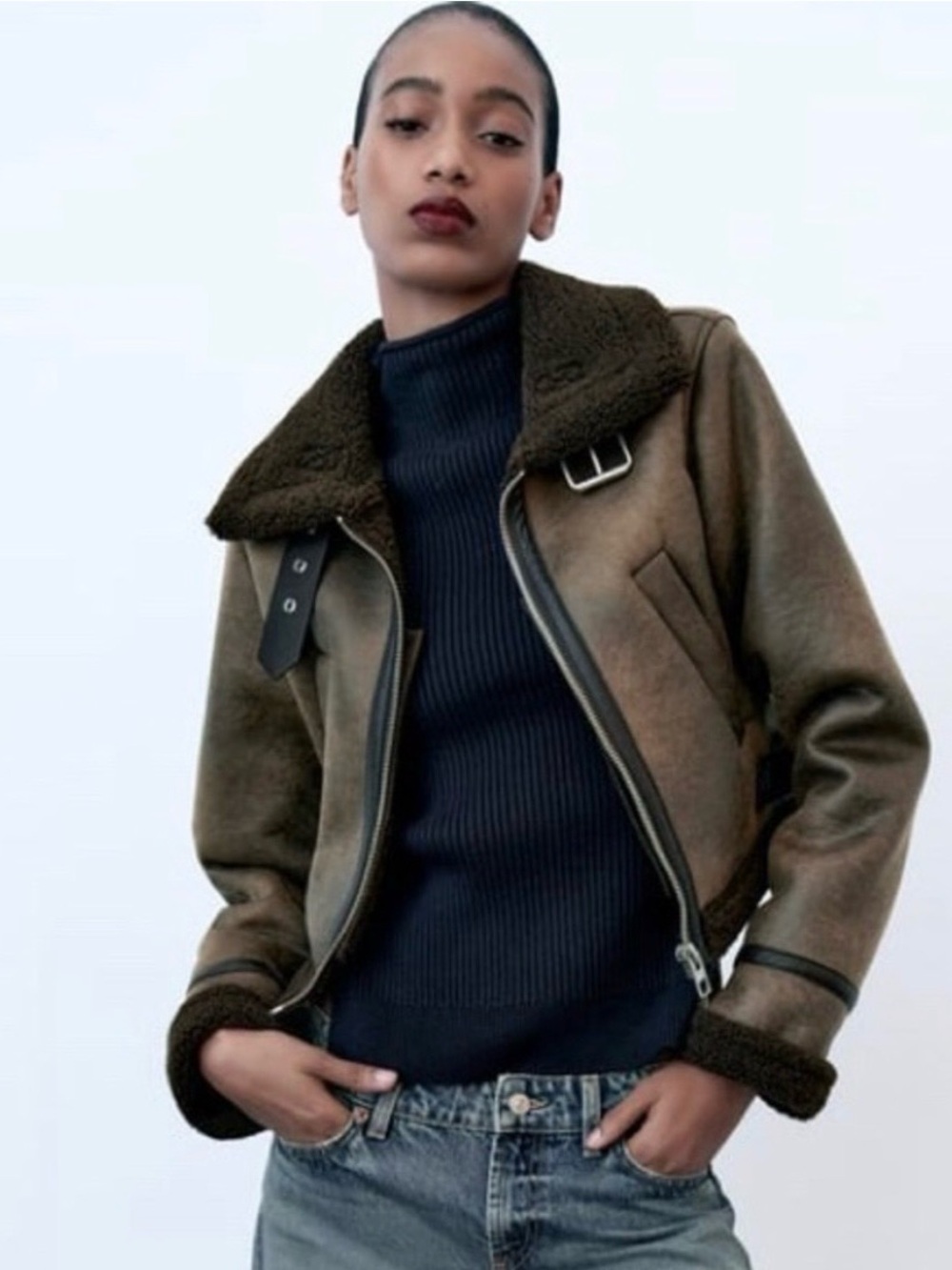 ZARA Double Faced Brown
Cropped Jacket Size XS in Excellent Condition.